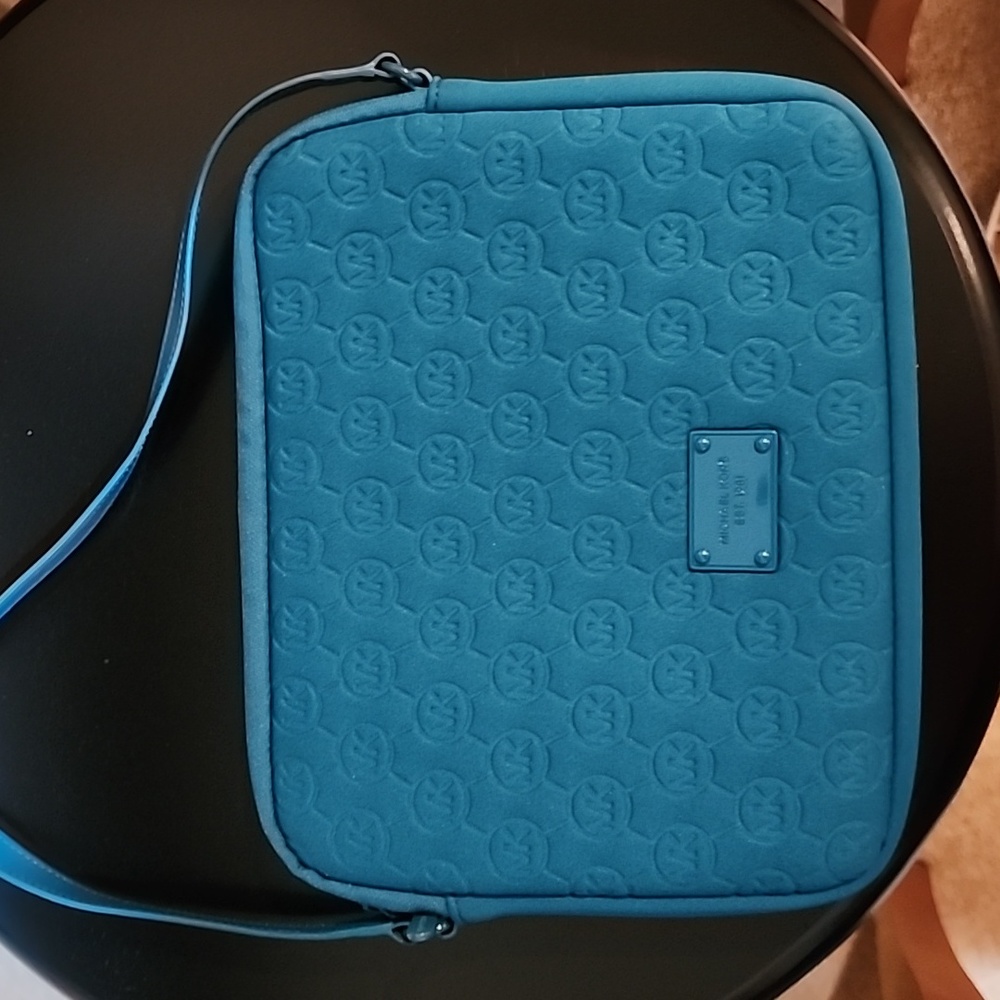 NWOT Michael Kors Teal Neoprene iPad/Tablet Crossbody Case, Padded